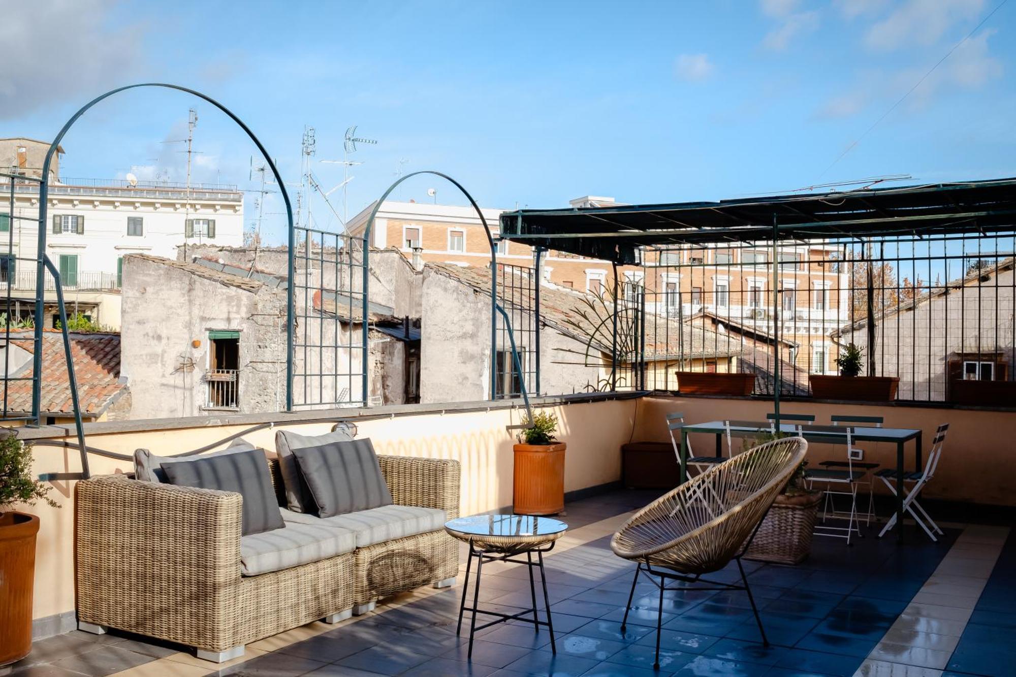 Amazing Penthouse With Terrace And Rooftop In Trastevere Rome Exterior photo